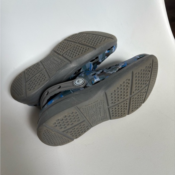 JoyBees boys rubber clogs size 12/13 blue grey camo - Picture 6 of 8